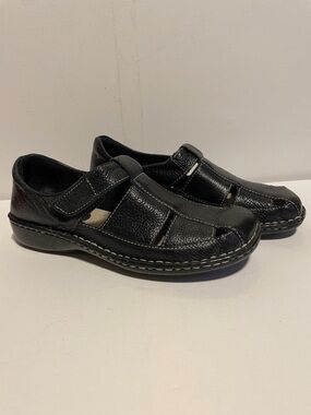 Women's Black Leather Closed-Toe Comfort Sandal